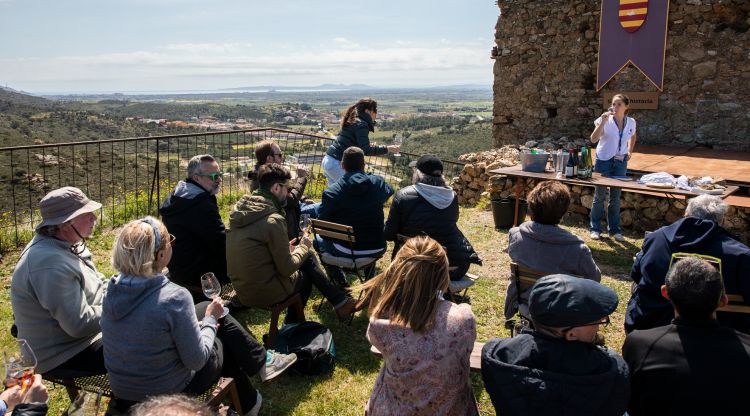 Una de les activitats al Castell de Carmançó. Xènia Gasull