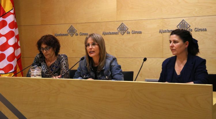 D'esquerra a dreta: Pilar Albertin, Núria Pi i Anna Pla. ACN