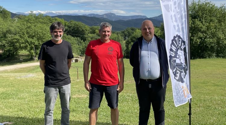 Oriol Serrà, alcalde de Sant Miquel, Mario Vives, organitzador del Meeting Camper i Francesc Castañer, president del Consell Comarcal del Pla de l’Estany