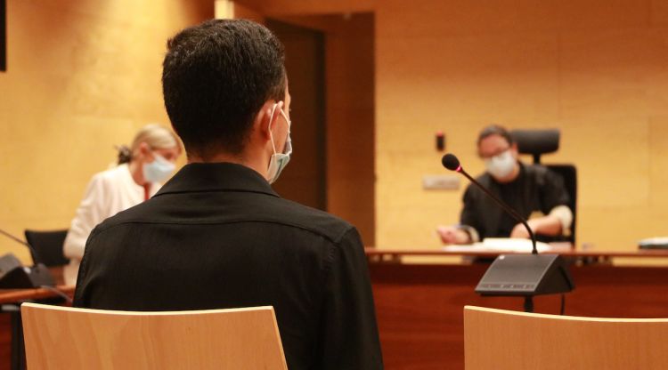L'acusat d'abús sexual durant el judici a l'Audiència de Girona. ACN