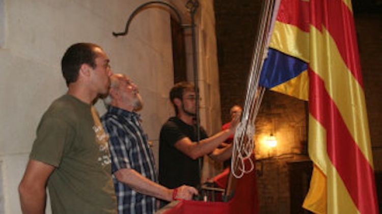 La Diada del 2008 l'Ajuntament de Besalú va penjar l'estelada al balcó © M. Estarriola