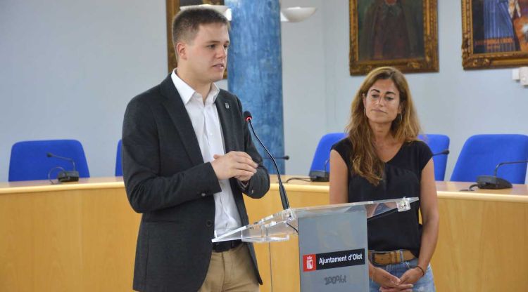 El regidor d’Ocupació, Lluc Charles, i la tècnica, Mariona Mañà