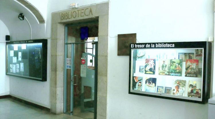 Entrada de la biblioteca de la Casa de Cultura deu anys enrere, quan encara estava oberta