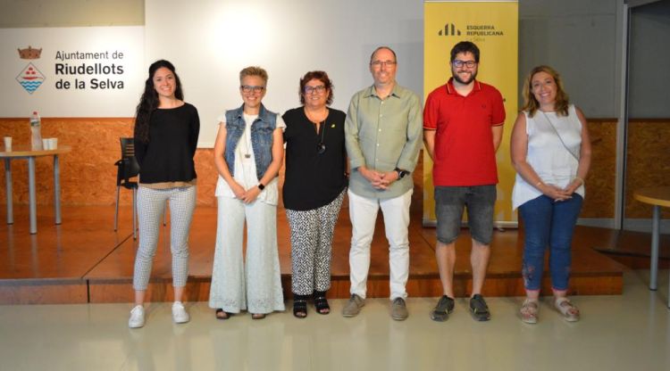 Lluís Barnés -tercer per la dreta- en el final de la presentació