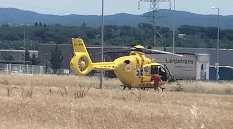 L'helicòpter del SEM recollint el motorista ferit. Anti-Radars Garrotxa