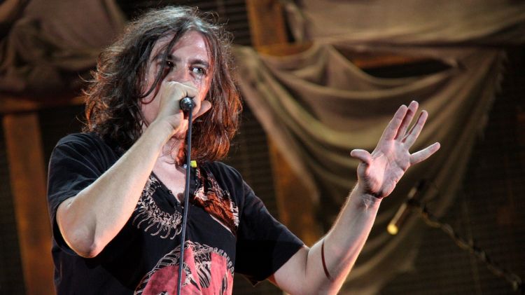 Gerard Quintana, en els primers instants del concert de Sopa de Cabra al Palau Sant Jordi © ACN