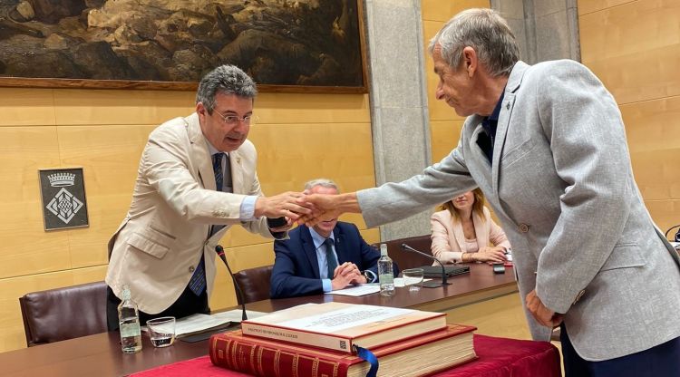 Moment en que Joaquim Rodríguez ha pres posessió com a nou diputat