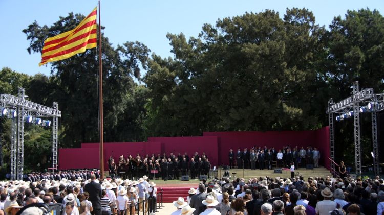 La 'Senyera' hissada en l'escenari de l'acte institucional de l'Onze de Setembre al Parc de la Ciutadella © ACN