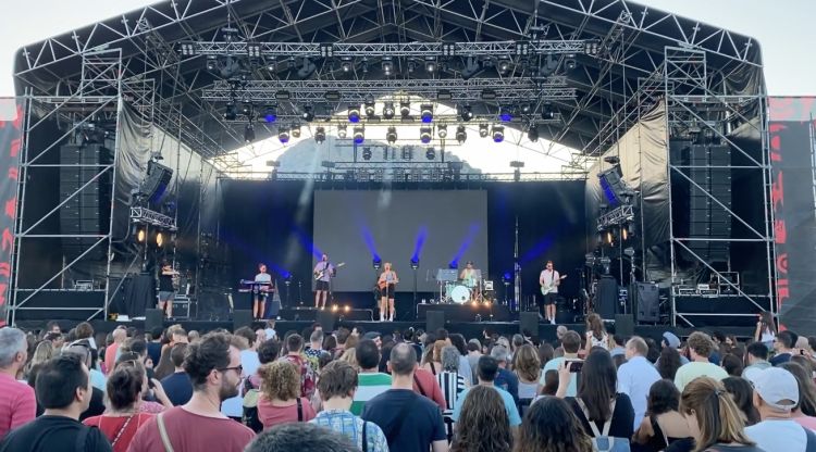 Suu damunt l'escenari de l'Ítaca Sant Joan, ahir al vespre