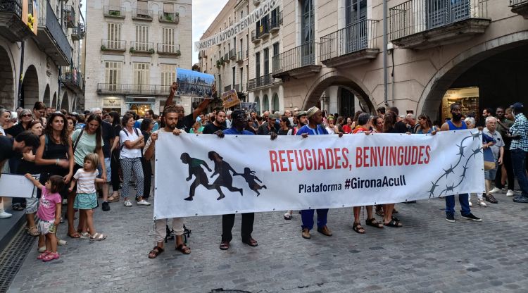 Moment en que la manifestació es desplaçava cap a la subdelegació del govern espanyol. Guanyem Girona