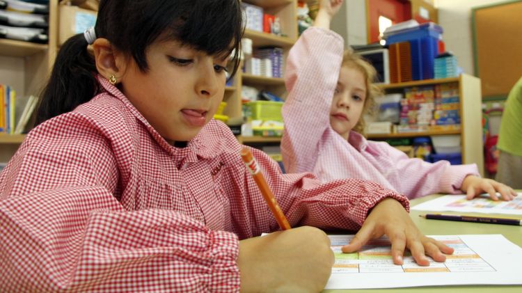 Una de les alumnes de l'escola Pare Algué de Manresa © ACN