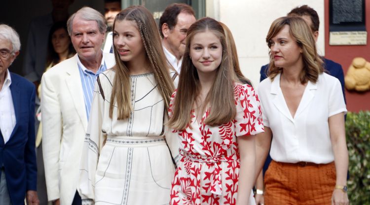 La princesa d'Astúries i de Girona, Elionor de Borbó, acompanyada de la seva germana la infanta Sofia a la vista oficial d'aquesta tarda a Figueres. ACN