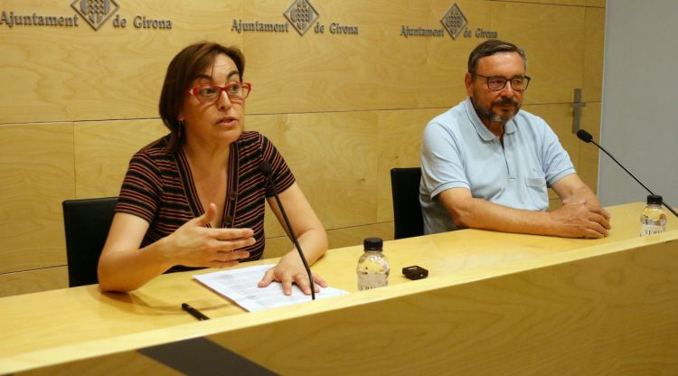 La portaveu del PSC a l'Ajuntament de Girona, Sílvia Paneque, i el regidor Joan Antoni Balbín, avui. ACN