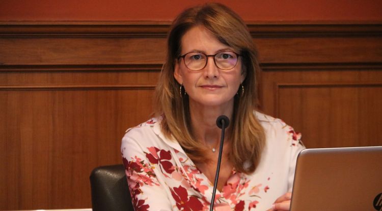 La directora de la Memòria Econòmica de Catalunya, Carme Poveda, durant la presentació del balanç del 2021. ACN