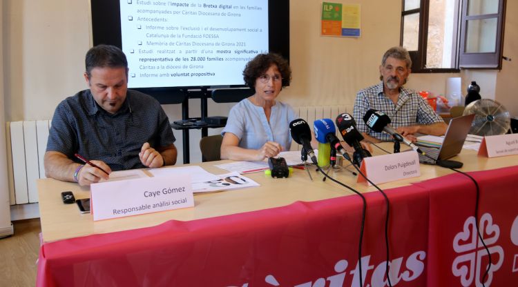 D'esquerra a dreta, Caye Gómez, Dolors Puigdevall i Agustí Bazaga. ACN