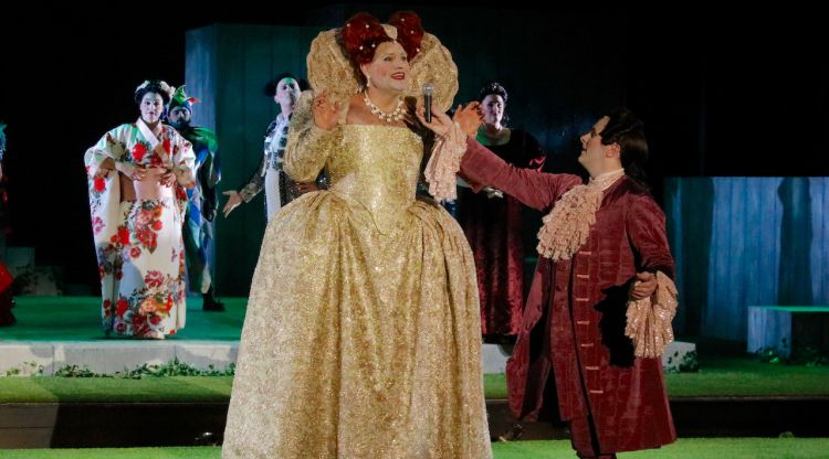El contratenor Xavier Sabata, convertit en la reina de les fades d'aquesta particular versió de l'òpera de Purcell que s'estrena a Peralada. ACN