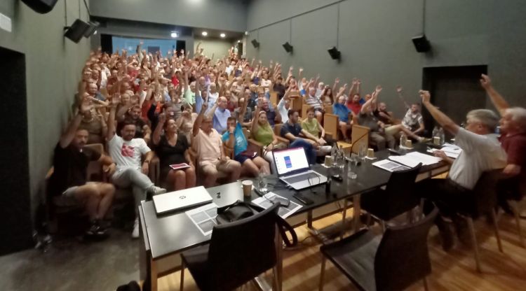 Moment de la votació on per unanimitat van decidir no començar la temporada de caça