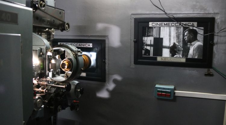 Projecció de 'Atraco perfecto' en 35mm al Cinema Kubrick de Vilafranca del Penedès. ACN