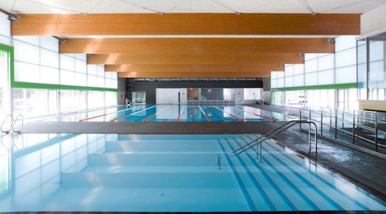 Interior de la piscina coberta de Santa Coloma de Farners