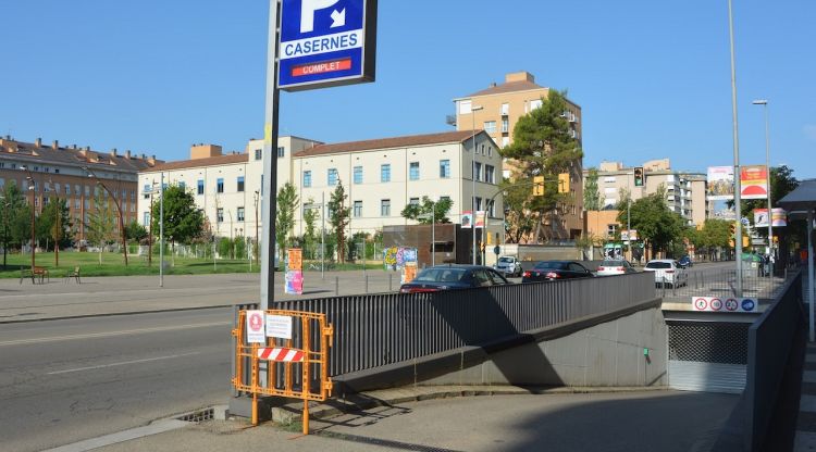 Accés a l'aparcament del carrer Emili Grahit