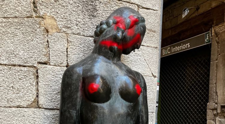 L'escultura, després de ser víctima de l'acte vandàlic. Quim Curbet
