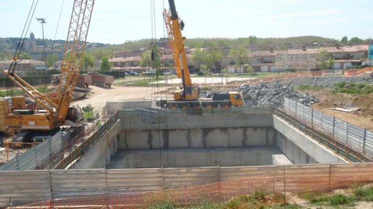 El pou d'extracció de la Gerunda al barri de Fontajau, quasi buit després de desmuntar la tuneladora © ACN