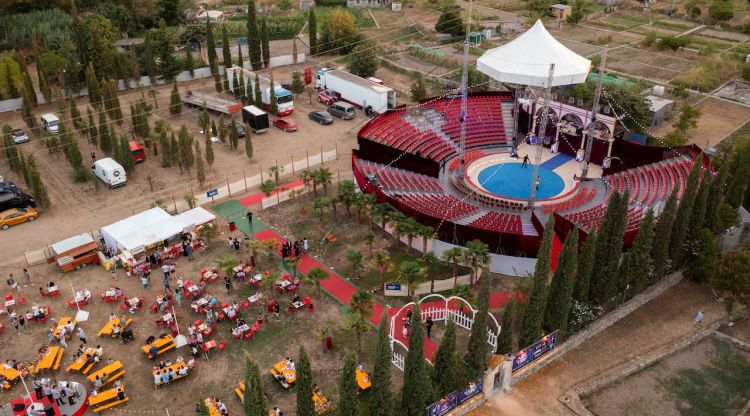 La carpa de Nits de Circ durant l'estada a Besalú