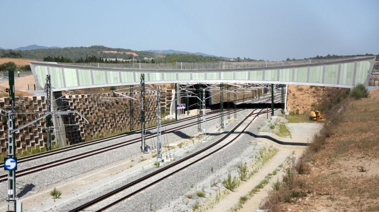 Les passeres sobre la via del tren a Vilafant que han inaugurat aquest dijous © ACN