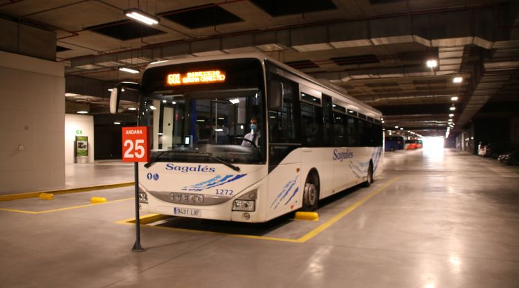Un dels autobusos de la línia operada per Sagalés que connecta Girona i Blanes. ACN