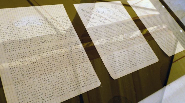El manuscrit de Salvador Espriu exposat a la Fira del Llibre d'Ocasió Antic i Modern © ACN