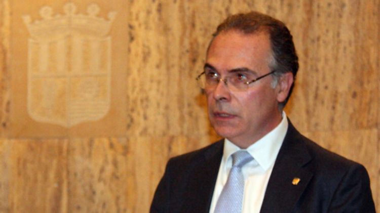 L'alcalde de Salt, Jaume Torramadé, al saló de plens de l'ajuntament © ACN