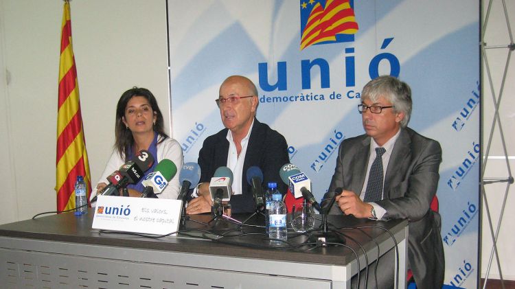 Antoni Duran i Lleida acompanyat de Montse Surroca i Pere Maluquer. Unió Democràtica de Catalunya