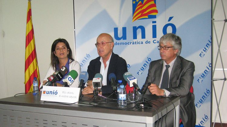 Antoni Duran i Lleida acompanyat de Montse Surroca i Pere Maluquer. Unió Democràtica de Catalunya
