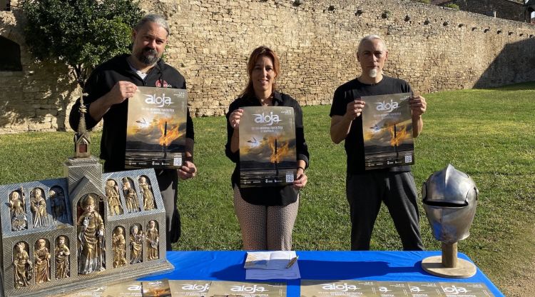 La regidora de Promoció Econòmica, Anna Tarafa, acompanyada d’Àngel i Jordi Rodríguez, de l’entitat Alma Cubrae