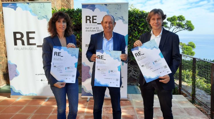 D’esquerra a dreta: Sílvia Beleña, Cap de Promoció Econòmica; Joan Vigas, Alcalde de Palafrugell i Marc Riera, President de la demarcació de Girona del COAC