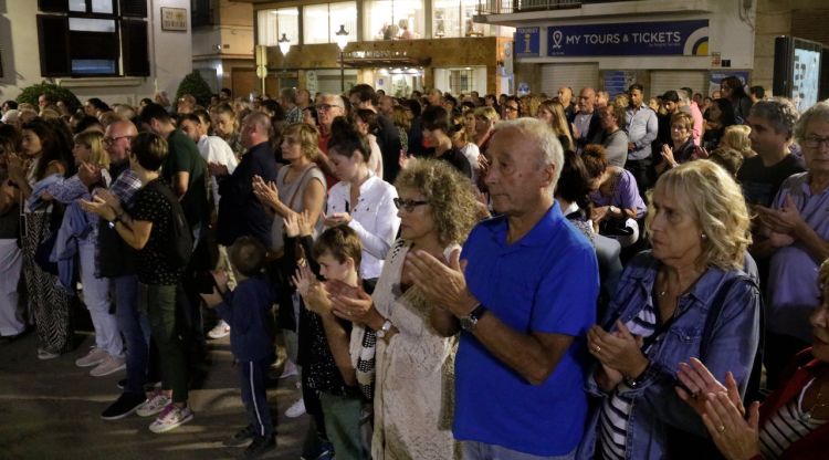 Veïns de Lloret homenatjant les víctimes de l'accident de globus a Turquia (arxiu). ACN