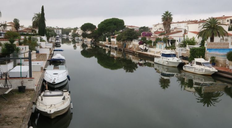 Pla general d'un dels canals de la marina d'Empuriabrava. ACN