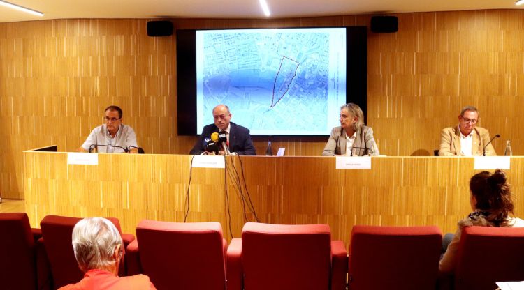 Els portaveus de l'Observatori del Campus de la Salut exposen el balanç dels últims sis mesos de feina. ACN