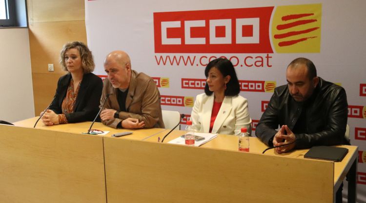 El secretari general de CCOO, Unai Sordo, amb els secretaris del sindicat a Catalunya, Javier Pacheco, i a les comarques gironines, Belén López, aquest matí. ACN