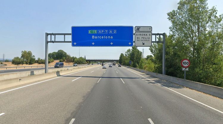 El quart carril (dreta) es dedicarà per entrar i sortir de l'autopista i es limitarà a 80 km/h