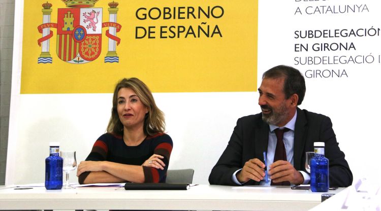 La ministra de Transports, Raquel Sánchez, i el secretari general d'Infraestructures, Xavier Flores, a la reunió a Girona. ACN