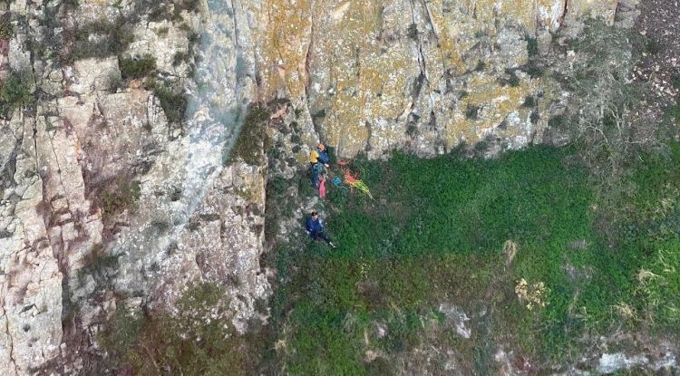 Els Bombers practicant avui un rescat a Alòs de Balaguer