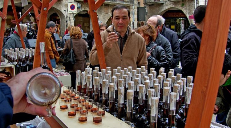 Una edició passada de la Fira de la Ratafia a Besalú. Vadó Buch