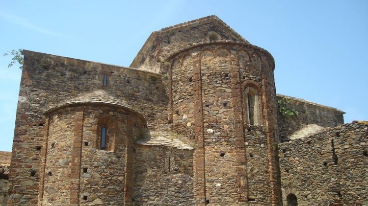 Vista del monestir de Sant Quirze de Colera, a Rabós © ACN
