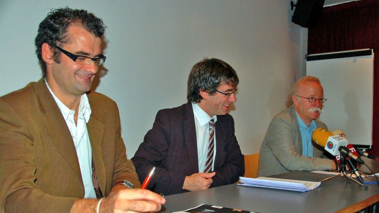 D'esquerra a dreta: Jordi Pons, Carles Puigdemont i Joan Boadas © ACN