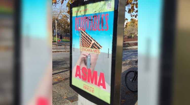 Un dels cartells que les entitats denuncien