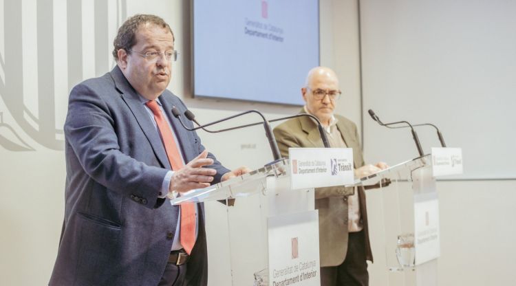 El conseller d’Interior i el director del Servei Català de Trànsit presentant el programa. Departament d'Interior de la Generalitat