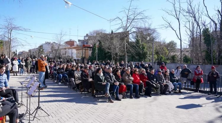 Un moment de l'acte al passeig de la Memòria de Figueres
