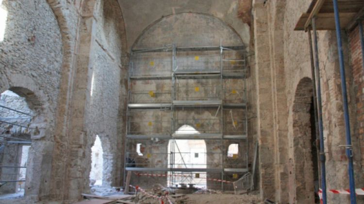 La paret on han aparegut sobreposades les pintures de Sant Roc © ACN