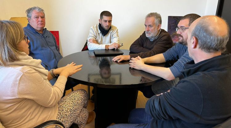 Reunió de l'alcalde i regidors de Llagostera amb veïns afectats pels talls de llum